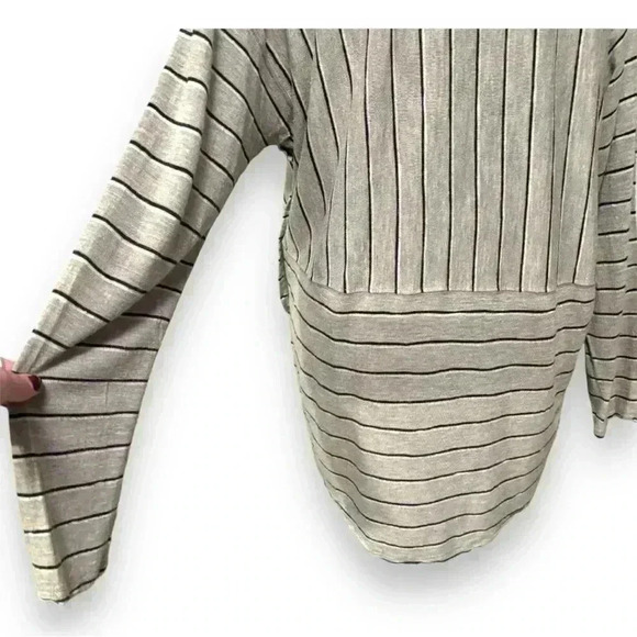 Madewell Long Sleeve Stripe Pattern V-neck Beige Relaxed Fit High-Low Anthem Tee - Picture 8 of 16